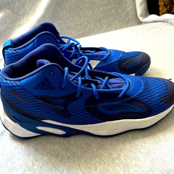 Adidas APE 779001 Men’s Basketball Shoes - Picture 1 of 9